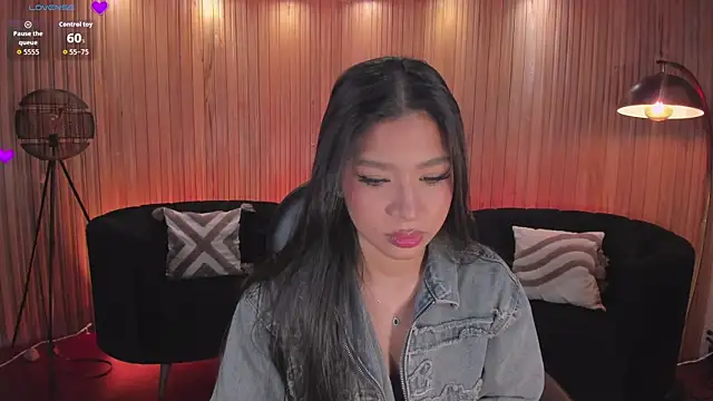 Snapshot of SophieHouston_ chatting on April 14, 2026, 3:44 am SophieHouston online show from April 14, 2026, 3:44 am