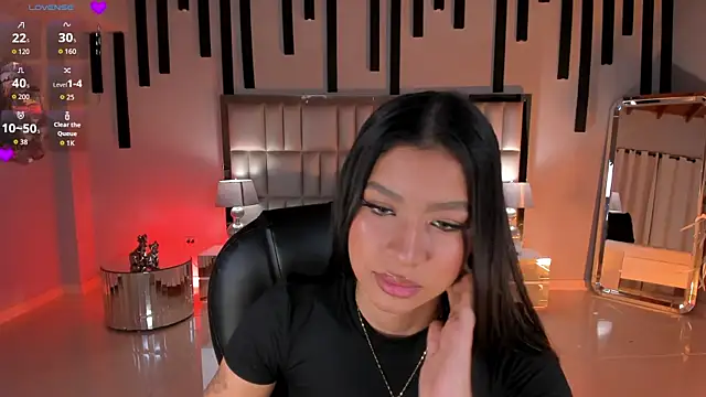 Snapshot of SophieHouston_ chatting on April 10, 2026, 3:24 am SophieHouston online show from April 10, 2026, 3:24 am