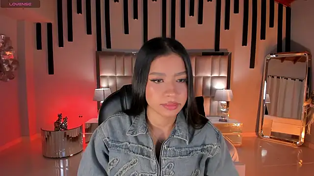 Snapshot of SophieHouston_ chatting on April 13, 2026, 4:38 am SophieHouston online show from April 13, 2026, 4:38 am