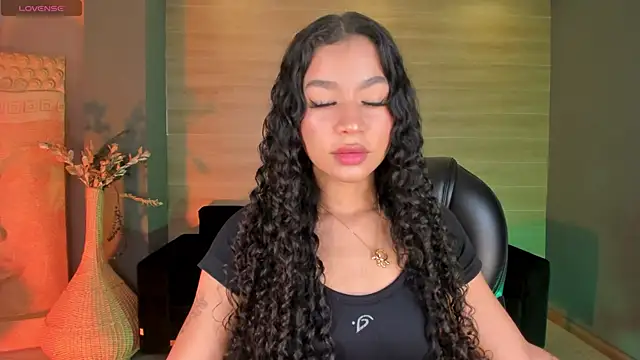 Snapshot of SophieHouston_ chatting on October 21, 2025, 4:12 am SophieHouston online show from October 21, 2025, 4:12 am