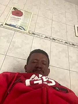 Snapshot of PIROCAGG21 chatting on October 9, 2025, 12:06 pm PIROCAGG21 online show from October 9, 2025, 12:06 pm