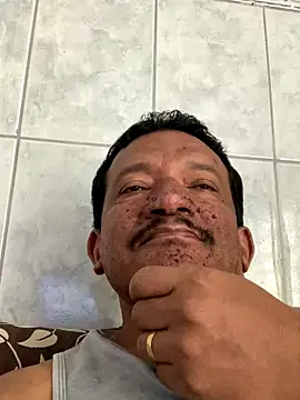 Snapshot of PIROCAGG21 chatting on November 28, 2025, 1:33 pm PIROCAGG21 online show from November 28, 2025, 1:33 pm