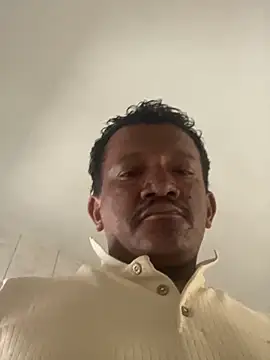 Snapshot of PIROCAGG21 chatting on November 23, 2025, 11:20 am PIROCAGG21 online show from November 23, 2025, 11:20 am