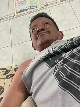 Snapshot of PIROCAGG21 chatting on December 21, 2025, 6:53 pm PIROCAGG21 online show from December 21, 2025, 6:53 pm