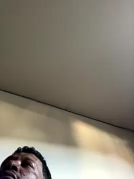 Snapshot of PIROCAGG21 chatting on October 19, 2025, 10:18 am PIROCAGG21 online show from October 19, 2025, 10:18 am