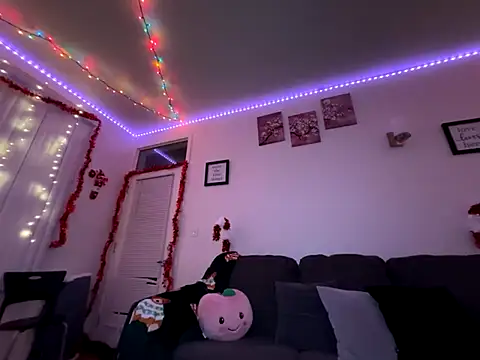 Snapshot of moan4mona chatting on December 14, 2025, 12:39 am moan4mona online show from December 14, 2025, 12:39 am