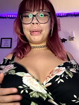 Snapshot of moan4mona chatting on October 24, 2025, 4:00 am moan4mona online show from October 24, 2025, 4:00 am