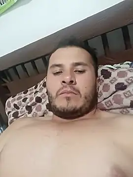 santiii   12 online show from November 18, 2025, 4:16 am