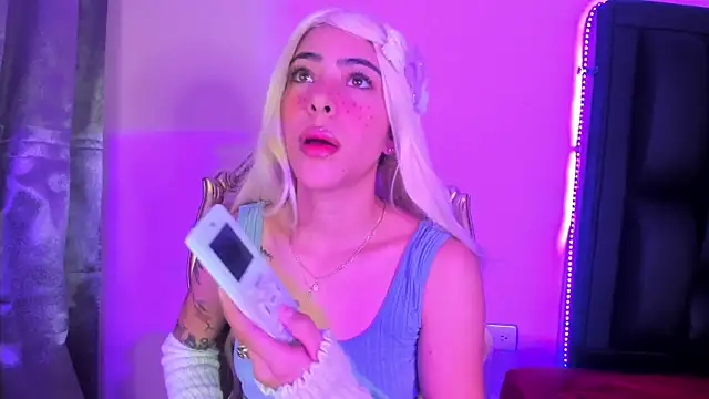 Snapshot of ValkaGrecco chatting on November 2, 2025, 2:49 am ValkaGrecco online show from November 2, 2025, 2:49 am