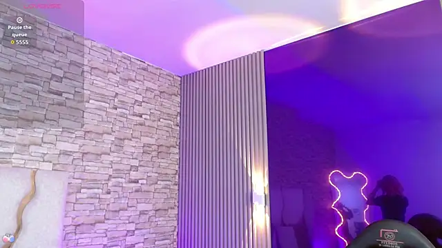 juno tay online show from November 17, 2025, 11:47 am