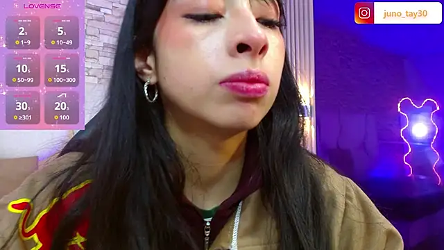 juno tay online show from November 21, 2025, 11:42 am