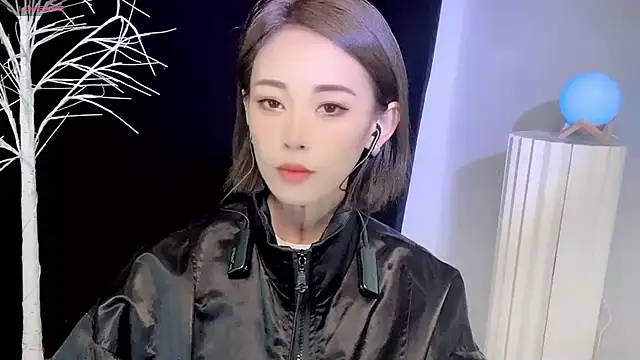 xiaoyue8888 online show from September 22, 2025, 12:05 am