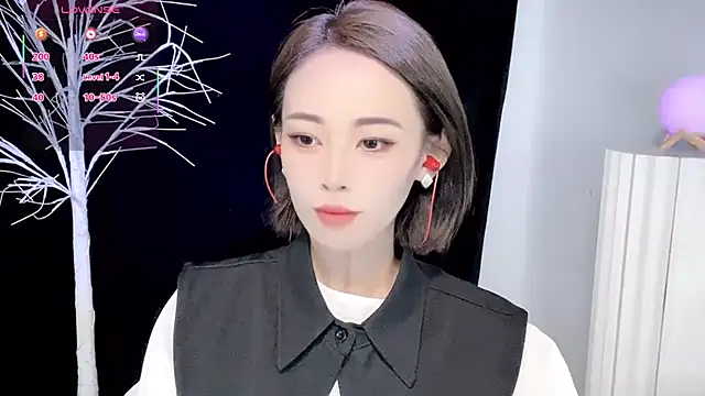 xiaoyue8888 online show from September 23, 2025, 2:40 am