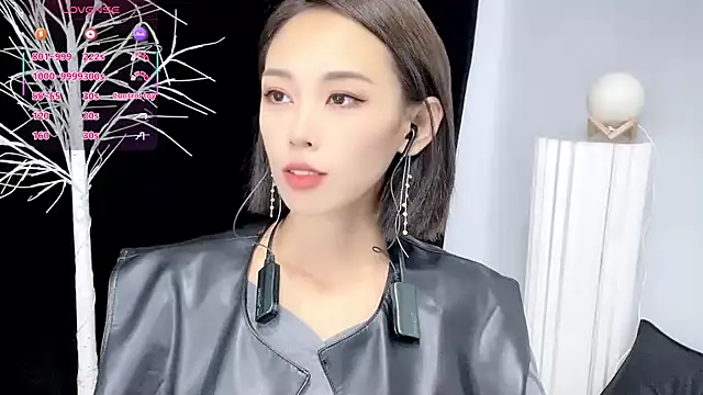 xiaoyue8888 online show from September 29, 2025, 1:56 am