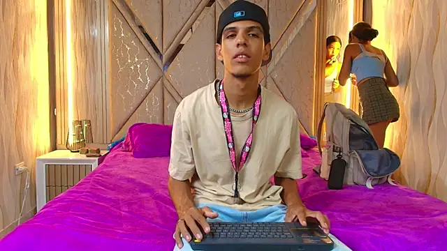 Hotcouple 222 online show from November 13, 2025, 7:45 am