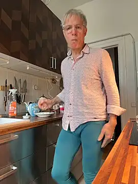 Snapshot of SexyLeon8 chatting on January 6, 2026, 10:52 am SexyLeon8 online show from January 6, 2026, 10:52 am