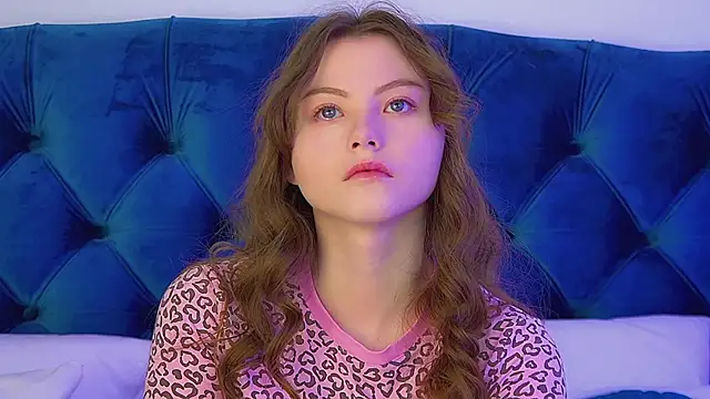 KeiraAsti online show from September 26, 2025, 6:15 pm