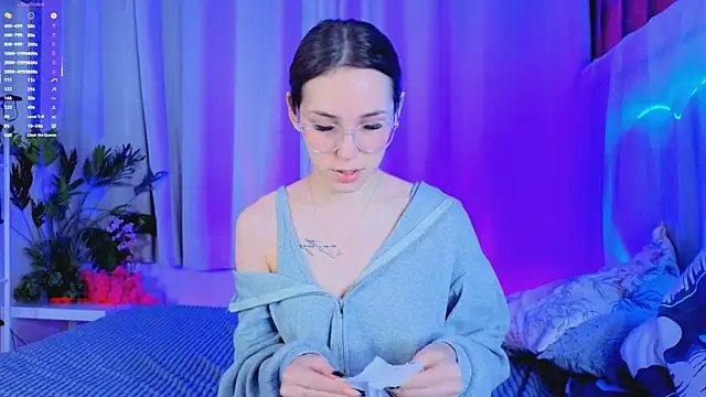 -CindyLou online show from November 26, 2025, 5:29 am