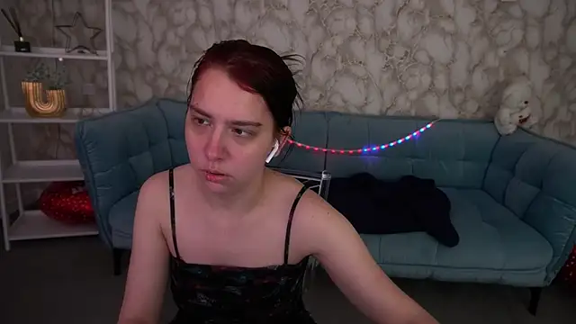 Snapshot of LiviaShy chatting on April 21, 2026, 7:20 pm LiviaShy online show from April 21, 2026, 7:20 pm
