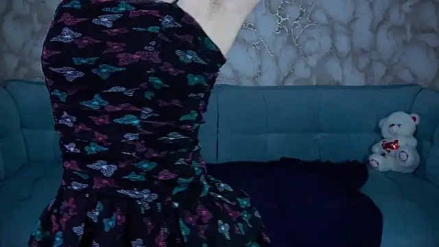 Snapshot of LiviaShy chatting on April 28, 2026, 2:27 am LiviaShy online show from April 28, 2026, 2:27 am
