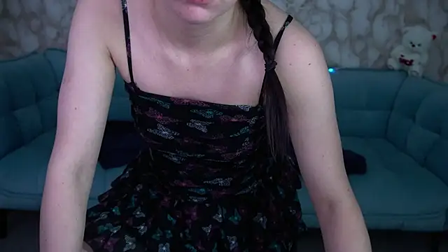 Snapshot of LiviaShy chatting on April 20, 2026, 7:26 pm LiviaShy online show from April 20, 2026, 7:26 pm