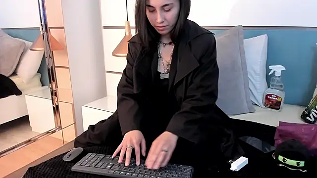 Snapshot of Ashkoreh chatting on November 5, 2025, 11:30 pm Ashkoreh online show from November 5, 2025, 11:30 pm