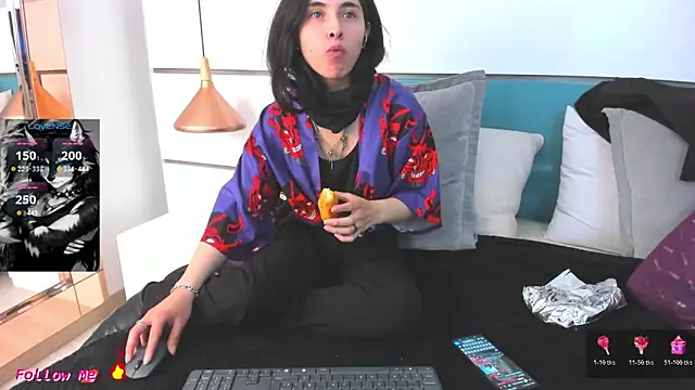 Snapshot of Ashkoreh chatting on February 6, 2026, 6:37 pm Ashkoreh online show from February 6, 2026, 6:37 pm