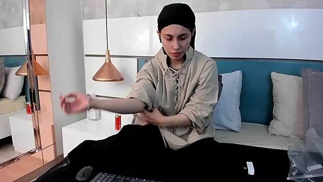 Snapshot of Ashkoreh chatting on April 7, 2026, 9:16 pm Ashkoreh online show from April 7, 2026, 9:16 pm