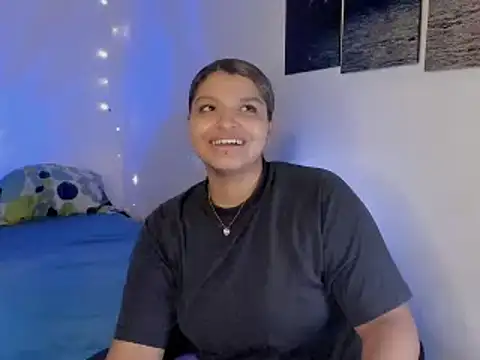 Snapshot of chloe_kisses chatting on April 27, 2026, 11:30 am chloe kisses online show from April 27, 2026, 11:30 am