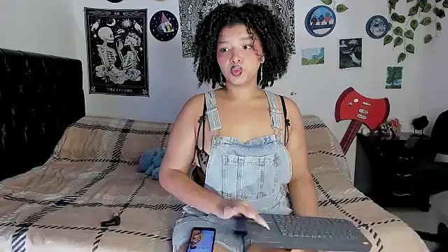 Snapshot of chloe_kisses chatting on September 14, 2025, 10:15 am chloe kisses online show from September 14, 2025, 10:15 am