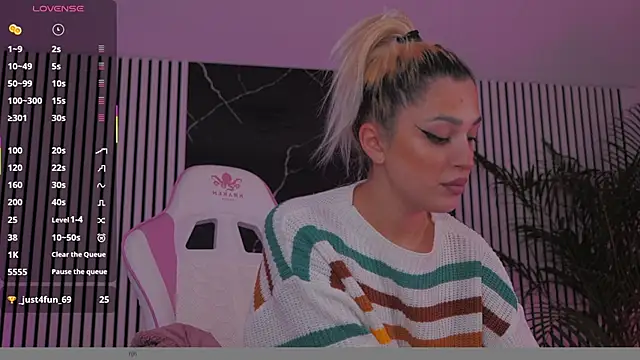 Snapshot of daisyblushh chatting on December 17, 2025, 5:18 pm daisyblushh online show from December 17, 2025, 5:18 pm