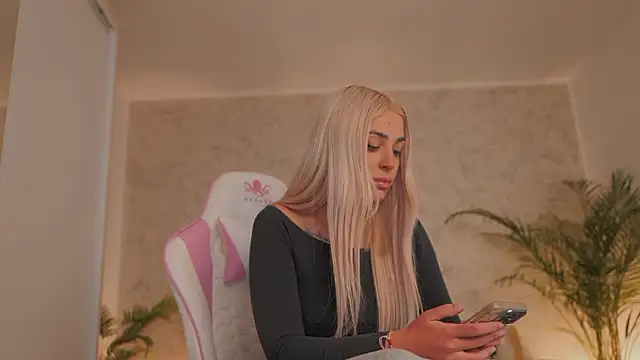 daisyblushh online show from March 13, 2026, 4:34 pm