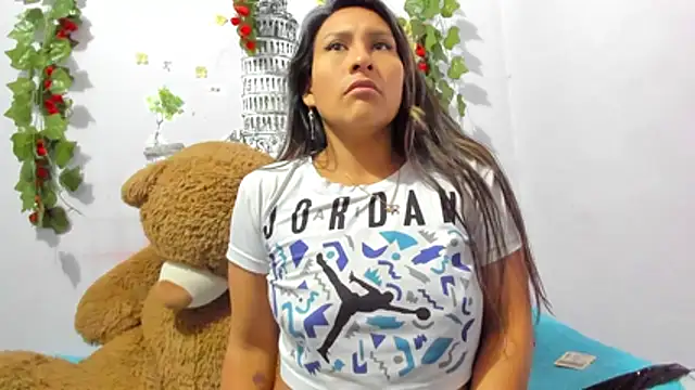 NataliaAndJulliam online show from December 18, 2025, 4:28 am