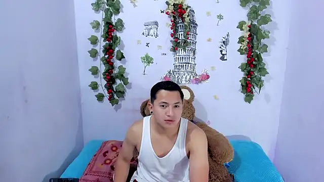 NataliaAndJulliam online show from October 2, 2025, 6:28 am