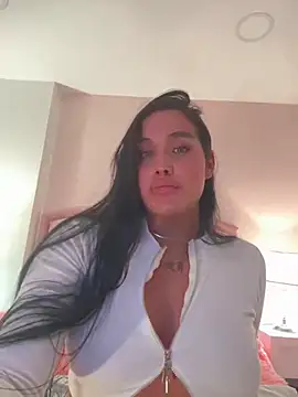 Snapshot of Bella__Wood chatting on May 30, 2026, 12:39 am Bella Wood online show from May 30, 2026, 12:39 am