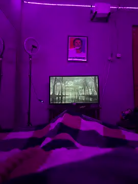 Snapshot of nhuelg chatting on August 8, 2026, 8:32 am nhuelg online show from August 8, 2026, 8:32 am