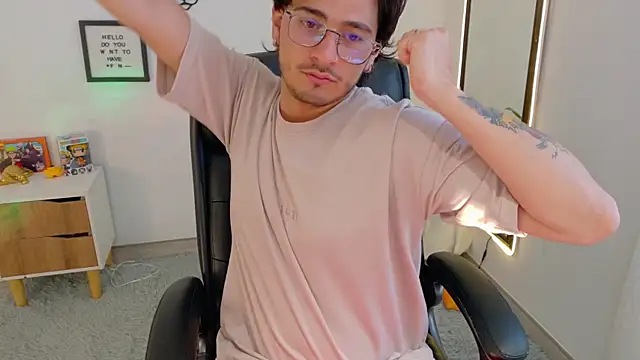 Snapshot of Elian_savoy chatting on December 17, 2025, 12:32 pm Elian savoy online show from December 17, 2025, 12:32 pm