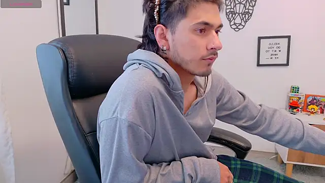 Snapshot of Elian_savoy chatting on January 15, 2026, 12:41 pm Elian savoy online show from January 15, 2026, 12:41 pm