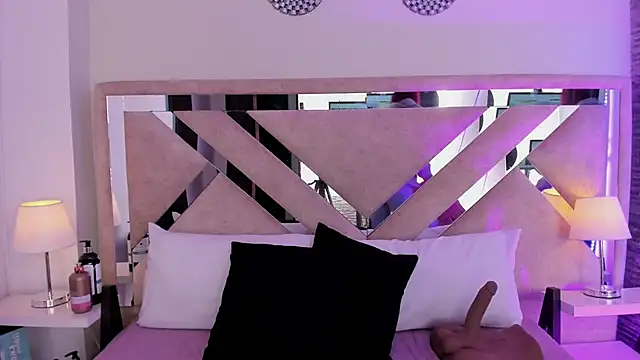 ximena vasquez8 online show from April 1, 2026, 4:25 am