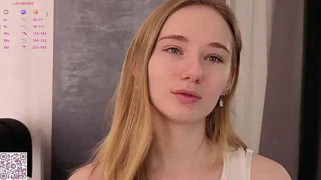 Snapshot of ElvinaRose chatting on November 4, 2025, 2:04 am ElvinaRose online show from November 4, 2025, 2:04 am