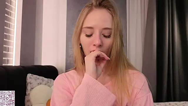 Snapshot of ElvinaRose chatting on December 15, 2025, 2:17 am ElvinaRose online show from December 15, 2025, 2:17 am