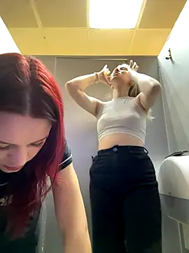 Snapshot of Cum_girlss chatting on November 21, 2025, 5:45 pm Cum girlss online show from November 21, 2025, 5:45 pm