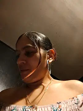 Snapshot of butterflykhash89 chatting on September 15, 2025, 3:40 am butterflykhash89 online show from September 15, 2025, 3:40 am