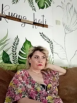 Snapshot of Catty_Lady chatting on May 25, 2026, 7:12 pm Catty Lady online show from May 25, 2026, 7:12 pm