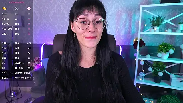 Snapshot of EviLune chatting on October 23, 2025, 6:12 am EviLune online show from October 23, 2025, 6:12 am