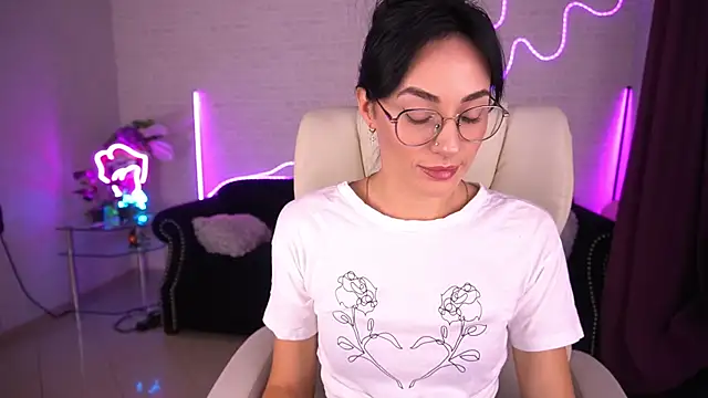 Snapshot of EviLune chatting on September 30, 2025, 6:30 am EviLune online show from September 30, 2025, 6:30 am