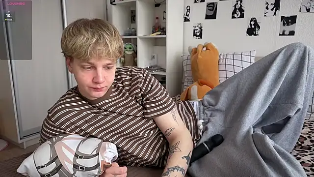 Snapshot of olivertasty chatting on April 15, 2026, 12:10 pm olivertasty online show from April 15, 2026, 12:10 pm