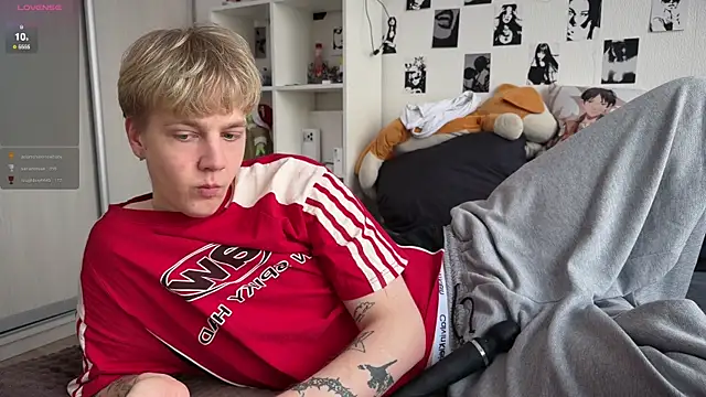 Snapshot of olivertasty chatting on April 4, 2026, 12:45 pm olivertasty online show from April 4, 2026, 12:45 pm