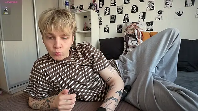 Snapshot of olivertasty chatting on April 1, 2026, 3:42 pm olivertasty online show from April 1, 2026, 3:42 pm