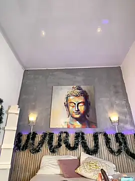 Saracooper   online show from November 29, 2025, 1:39 am